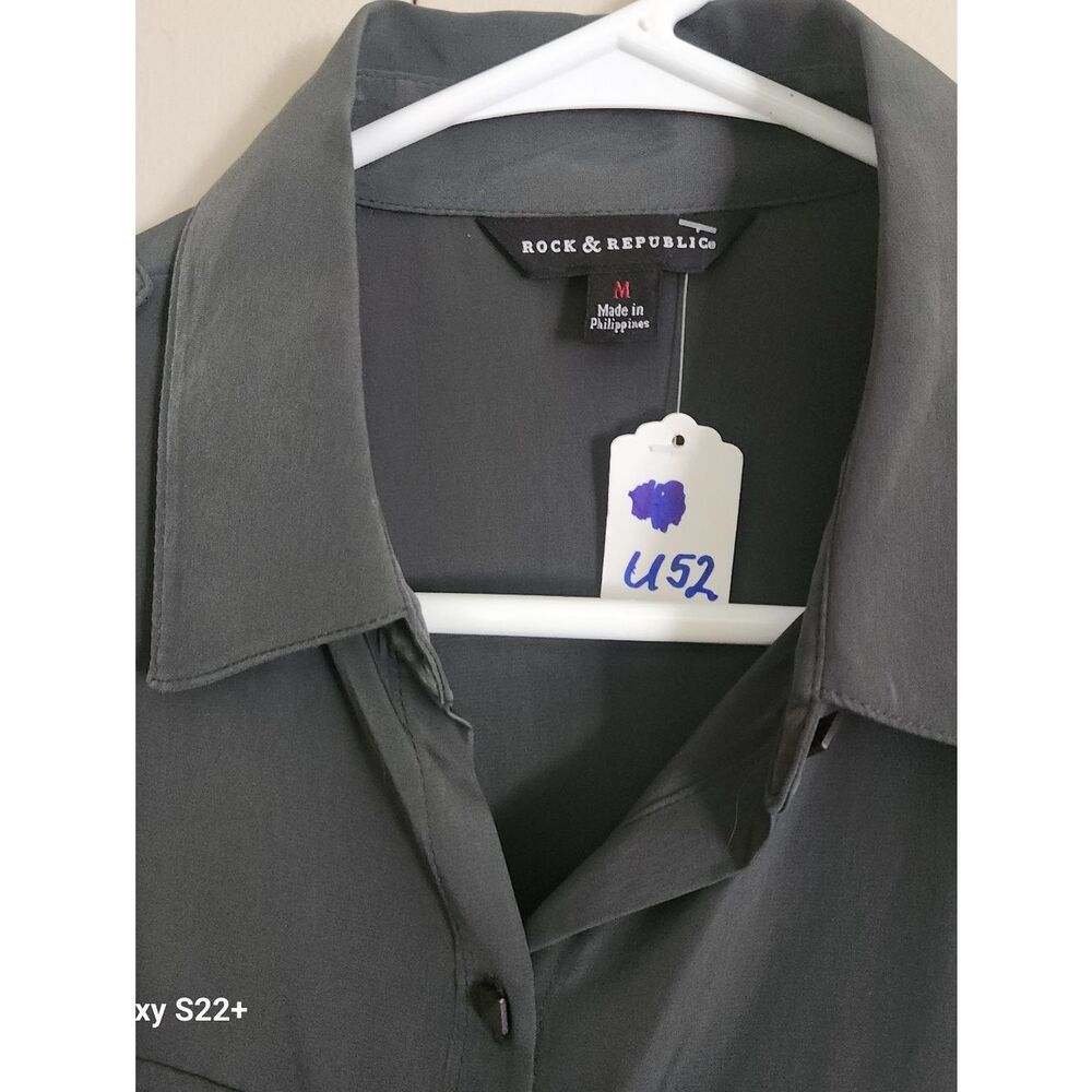 U52 Rock & Republic shirt Olive Green w square metal buttons & roll tab sleeves - Picture 12 of 16
